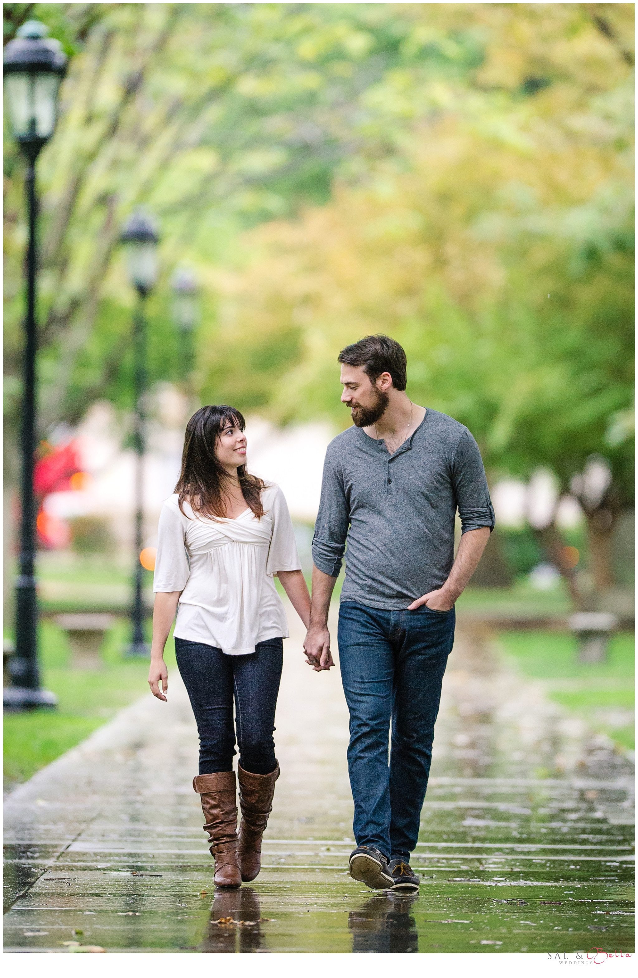 rainy Pittsburgh engagement photos at Pitt