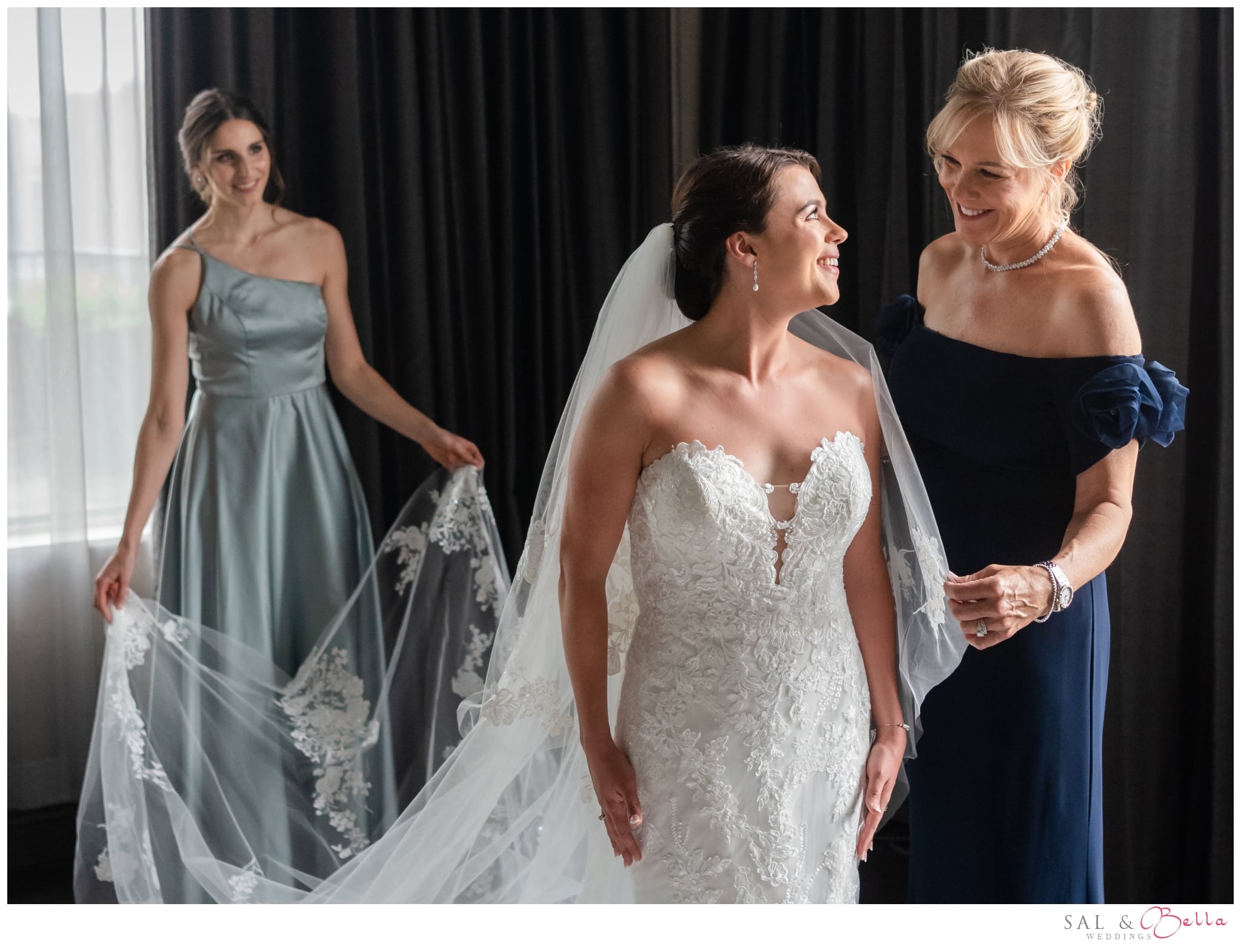 Bride's mom helps her get ready at the Renaissance Pittsburgh Hotel