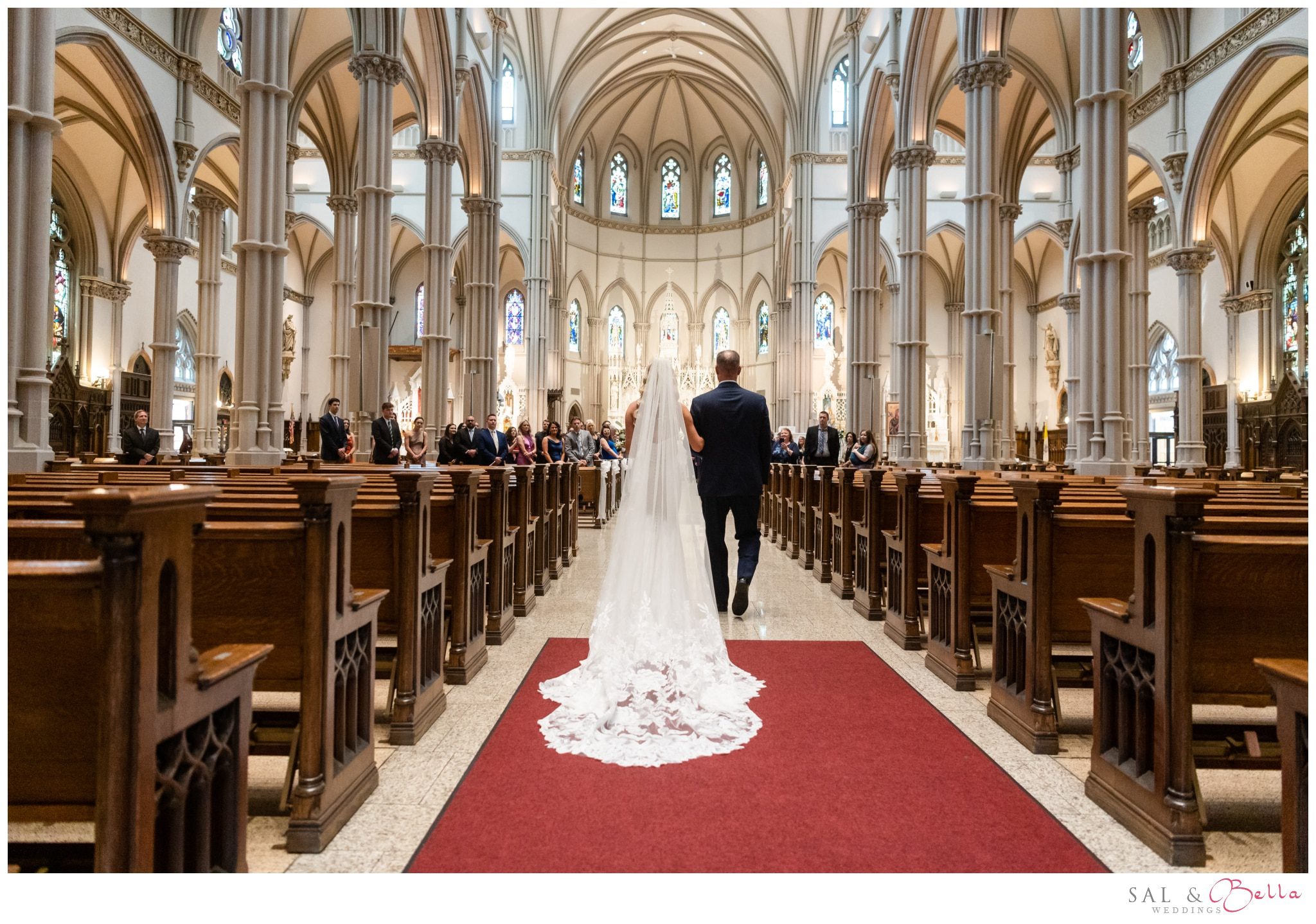 bride & her father walk down the aisle at St. Paul's Cathedral.