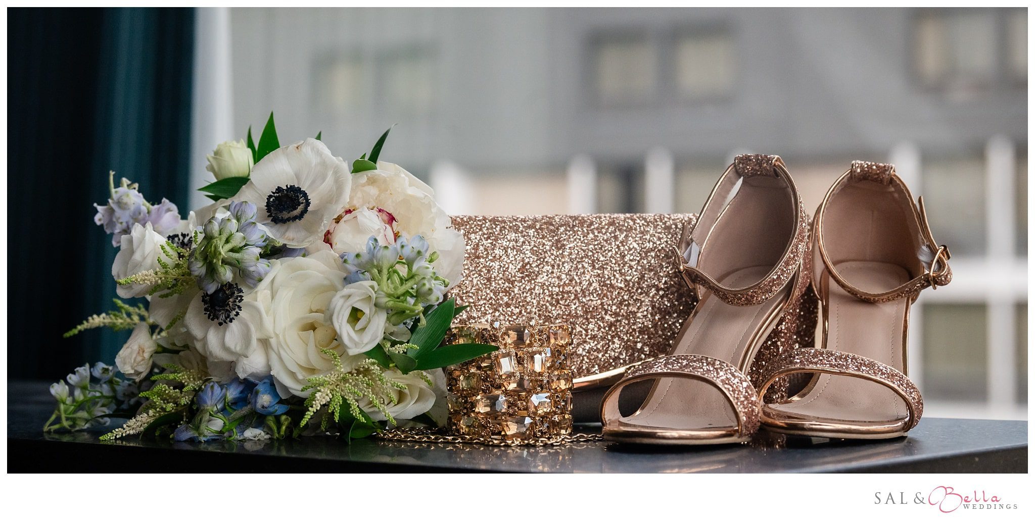 the brides bouquet and gold accessories. 