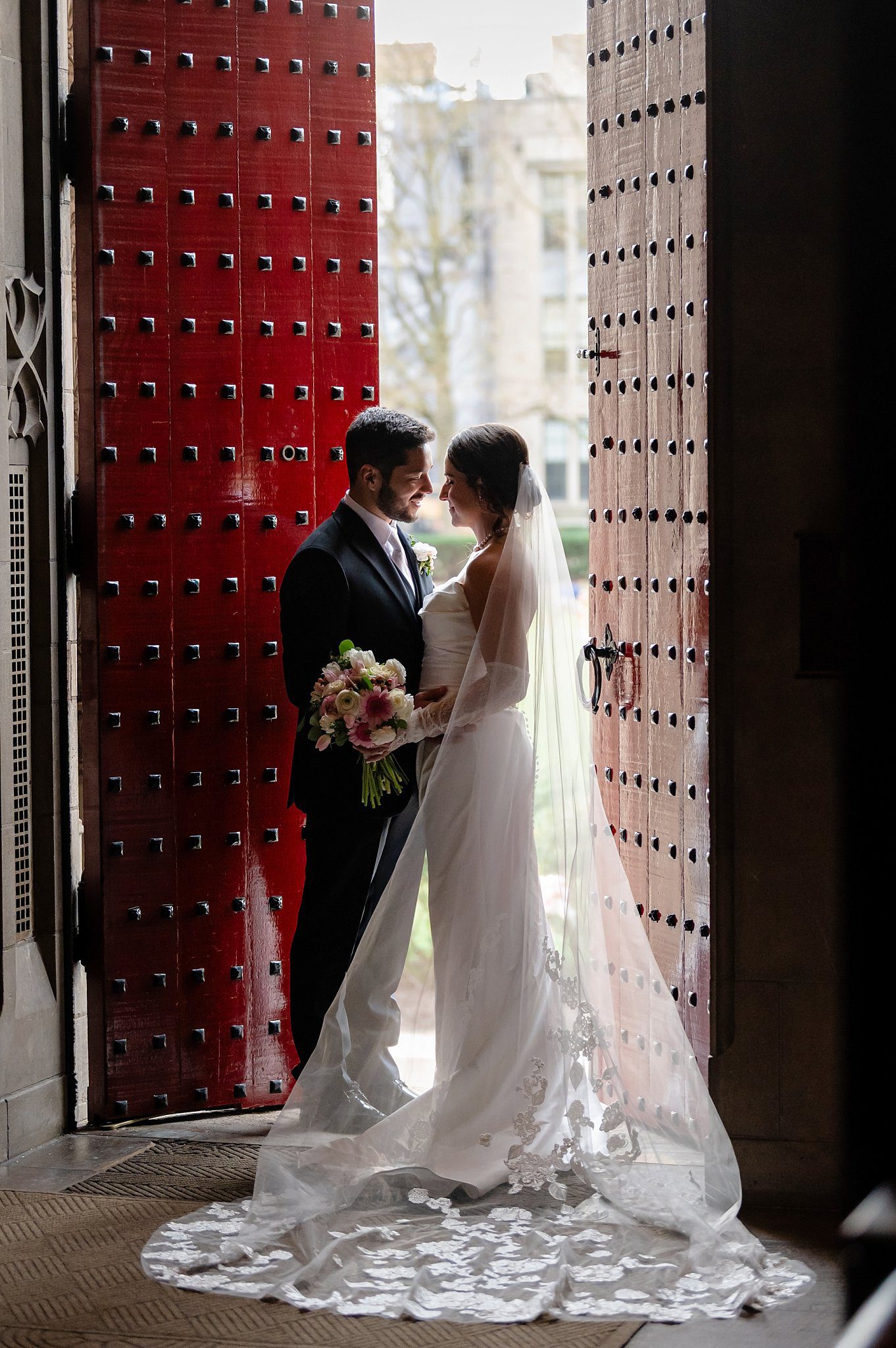 Bride & Groom Photo at Heinz Chapel